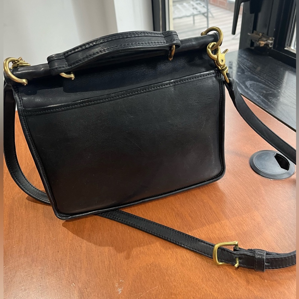 Vintage Coach Willis 9927 -black with Gold Hardware - Picture 4 of 13